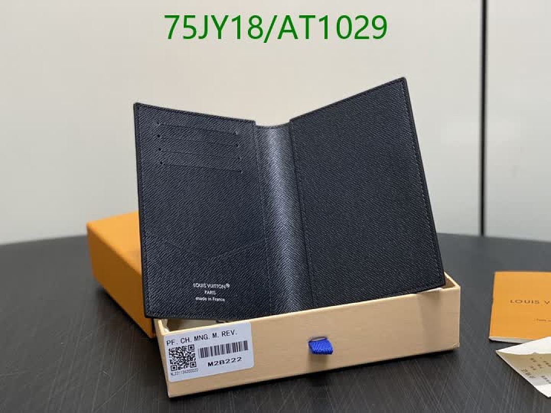 LV-WalletsMirror Quality Code: AT1029 $: 75USD