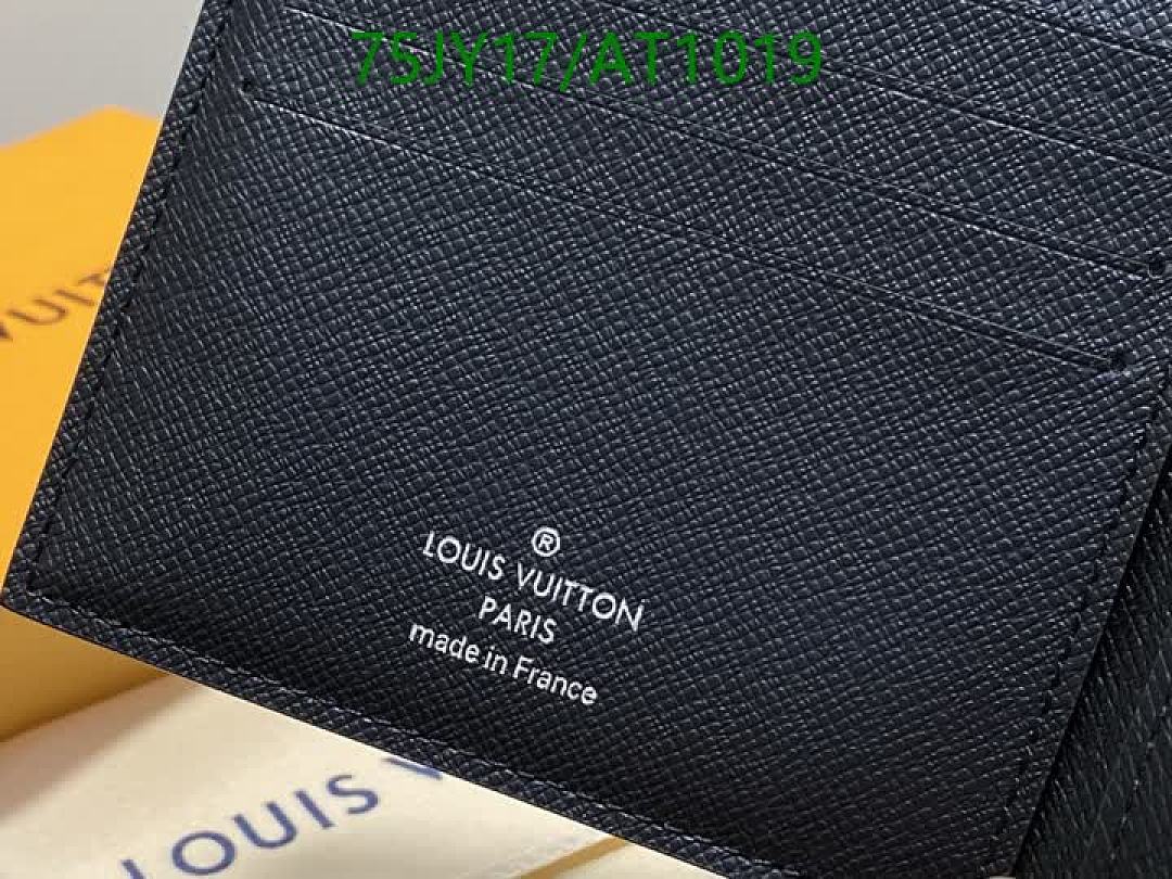 LV-WalletsMirror Quality Code: AT1019 $: 75USD