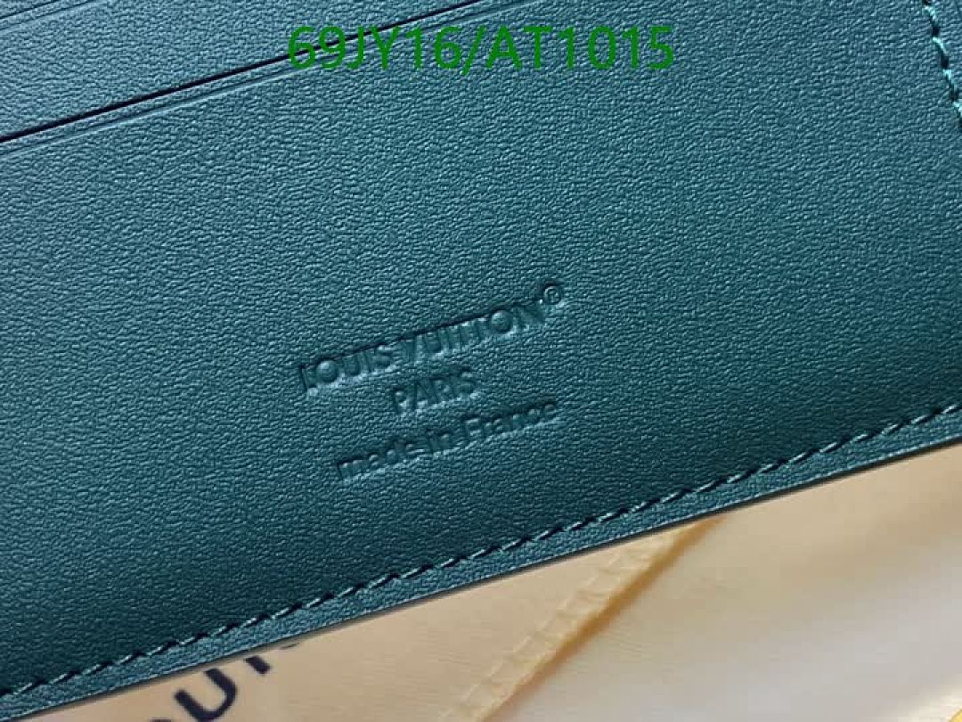 LV-WalletsMirror Quality Code: AT1015 $: 69USD