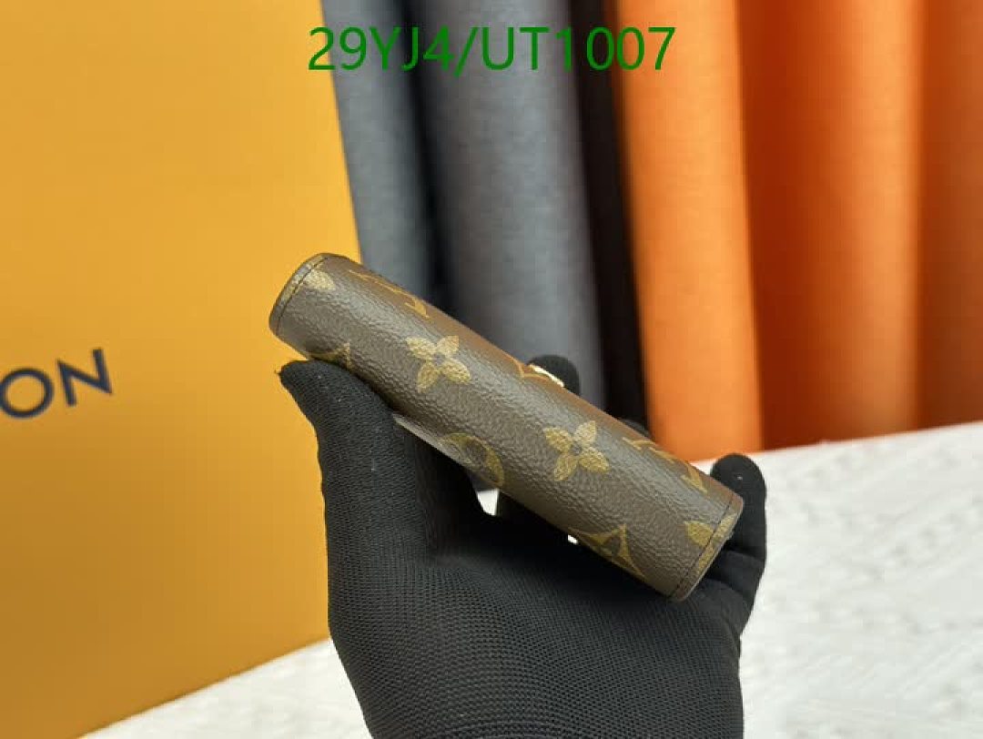 LV-Wallets-4A Quality Code: UT1007 $: 29USD