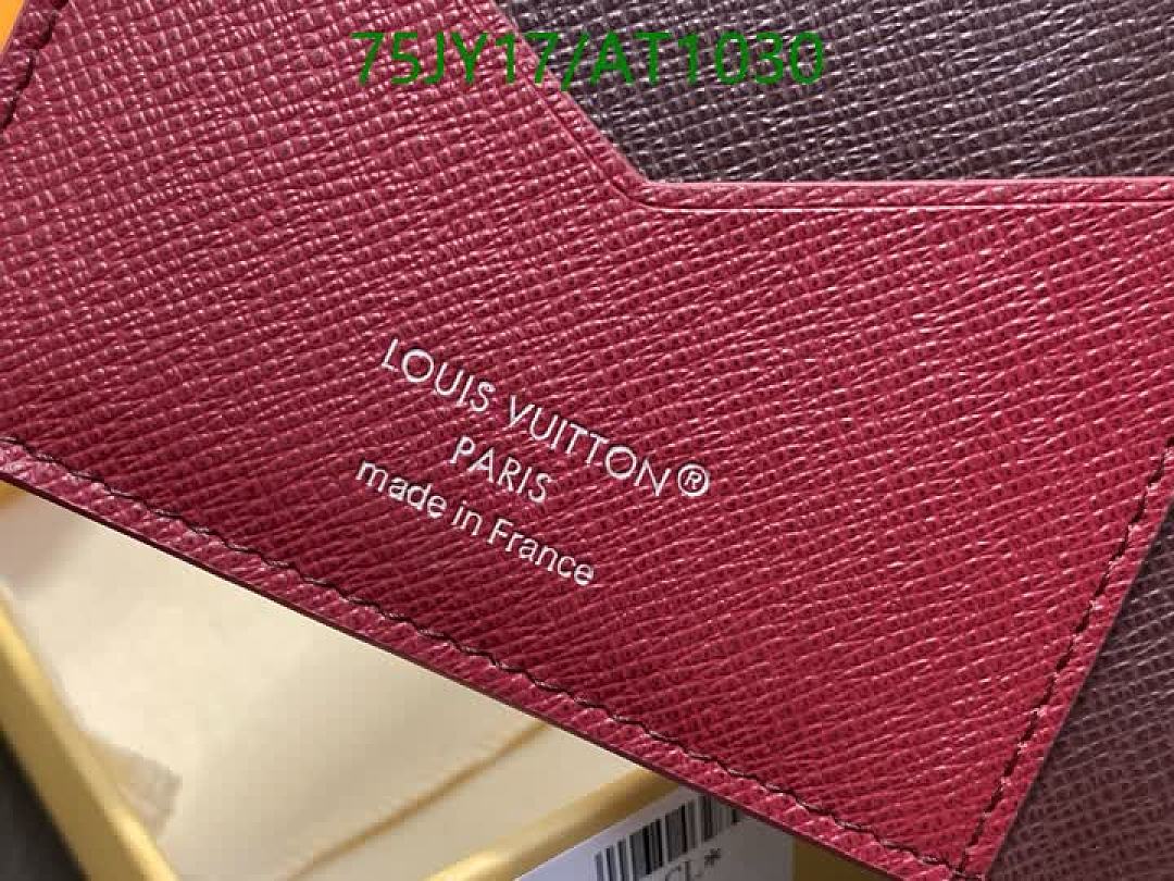 LV-WalletsMirror Quality Code: AT1030 $: 75USD