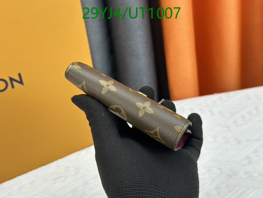 LV-Wallets-4A Quality Code: UT1007 $: 29USD