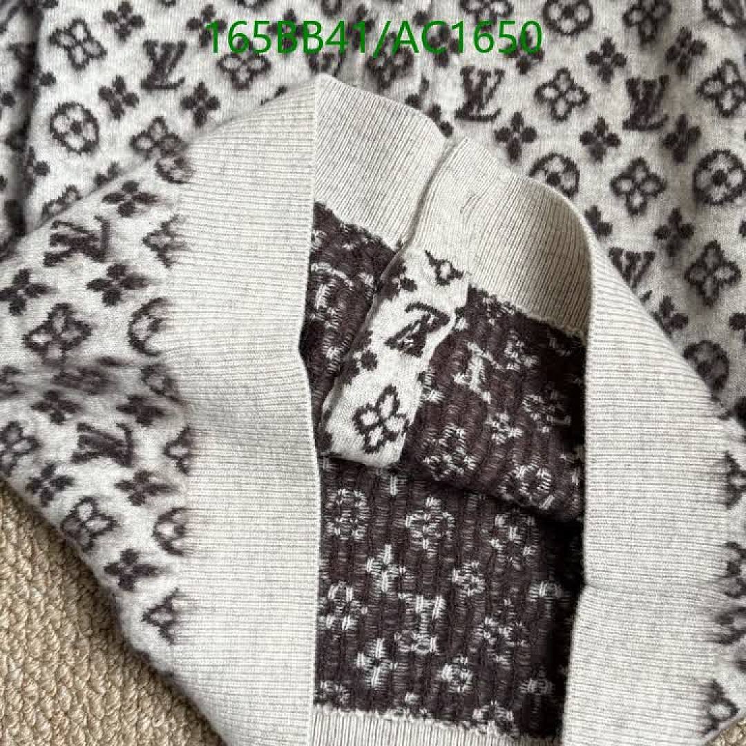 LV-Clothing Code: AC1650 $: 165USD