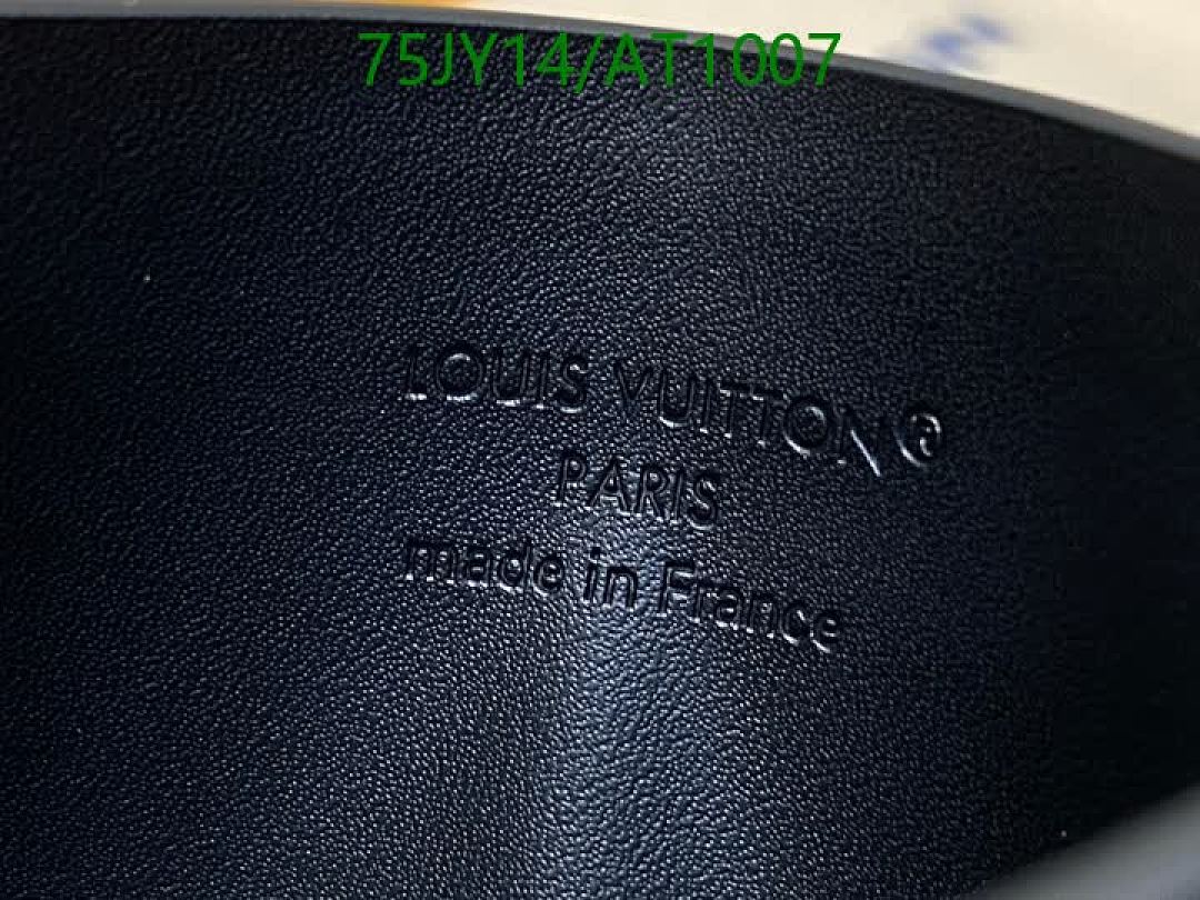 LV-WalletsMirror Quality Code: AT1007 $: 75USD