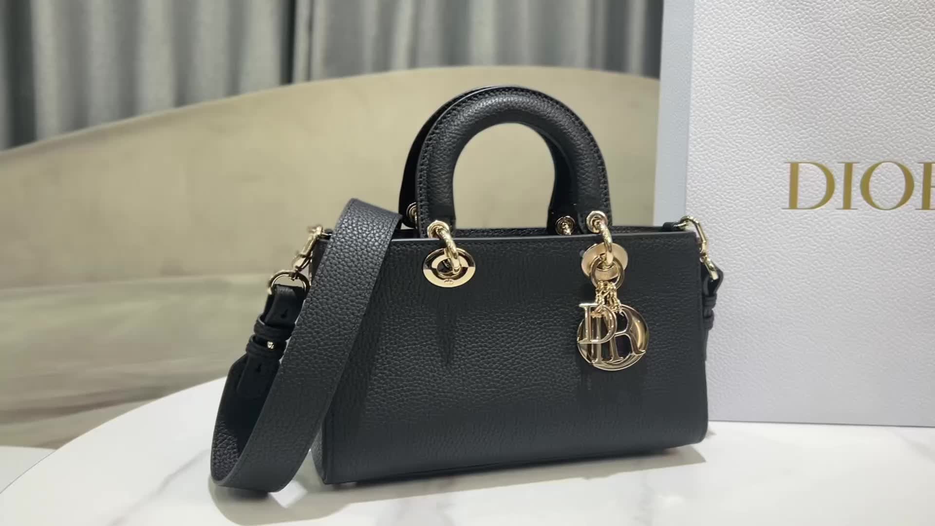 Dior Bags(TOP)-Lady- perfect replica ID: BC5940 $: 229USD,