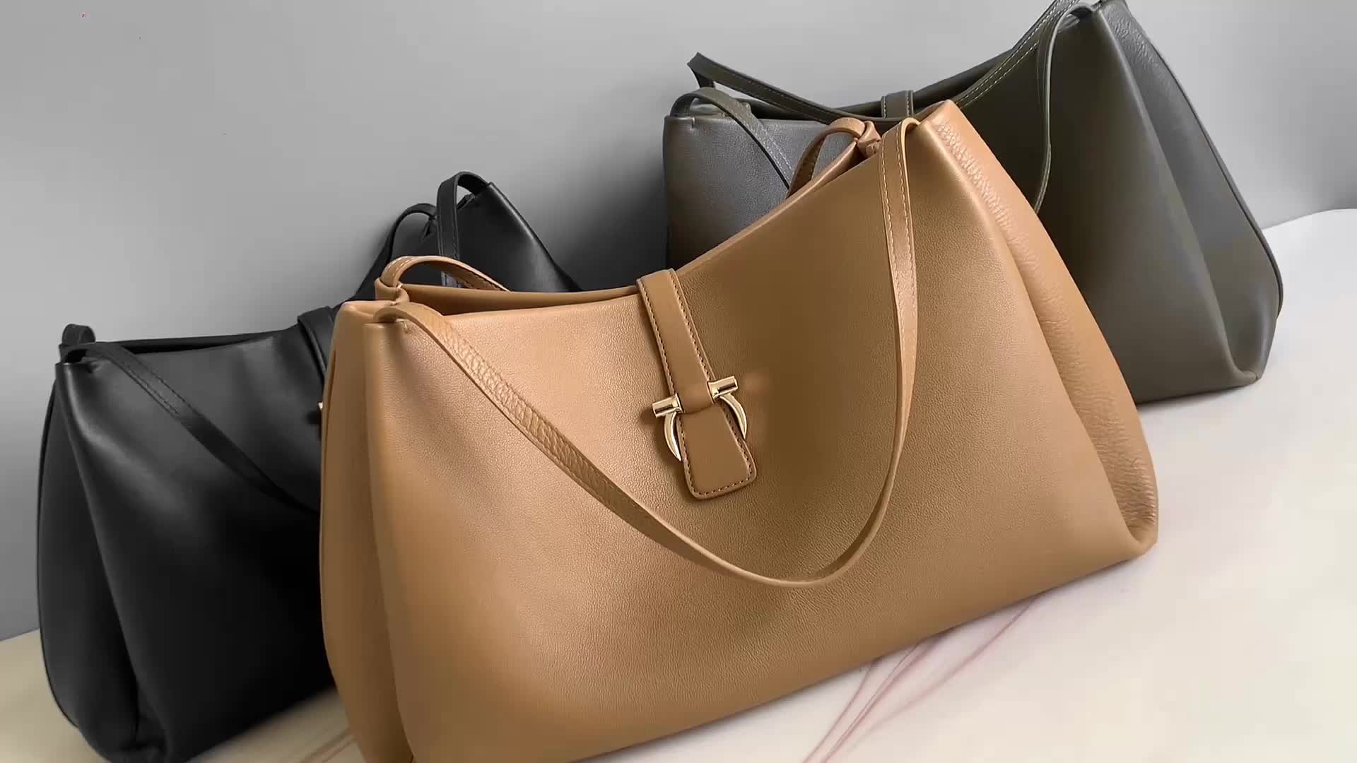 Ferragamo(TOP)-Handbag- replica shop ID: BZ2866 $: 529USD,