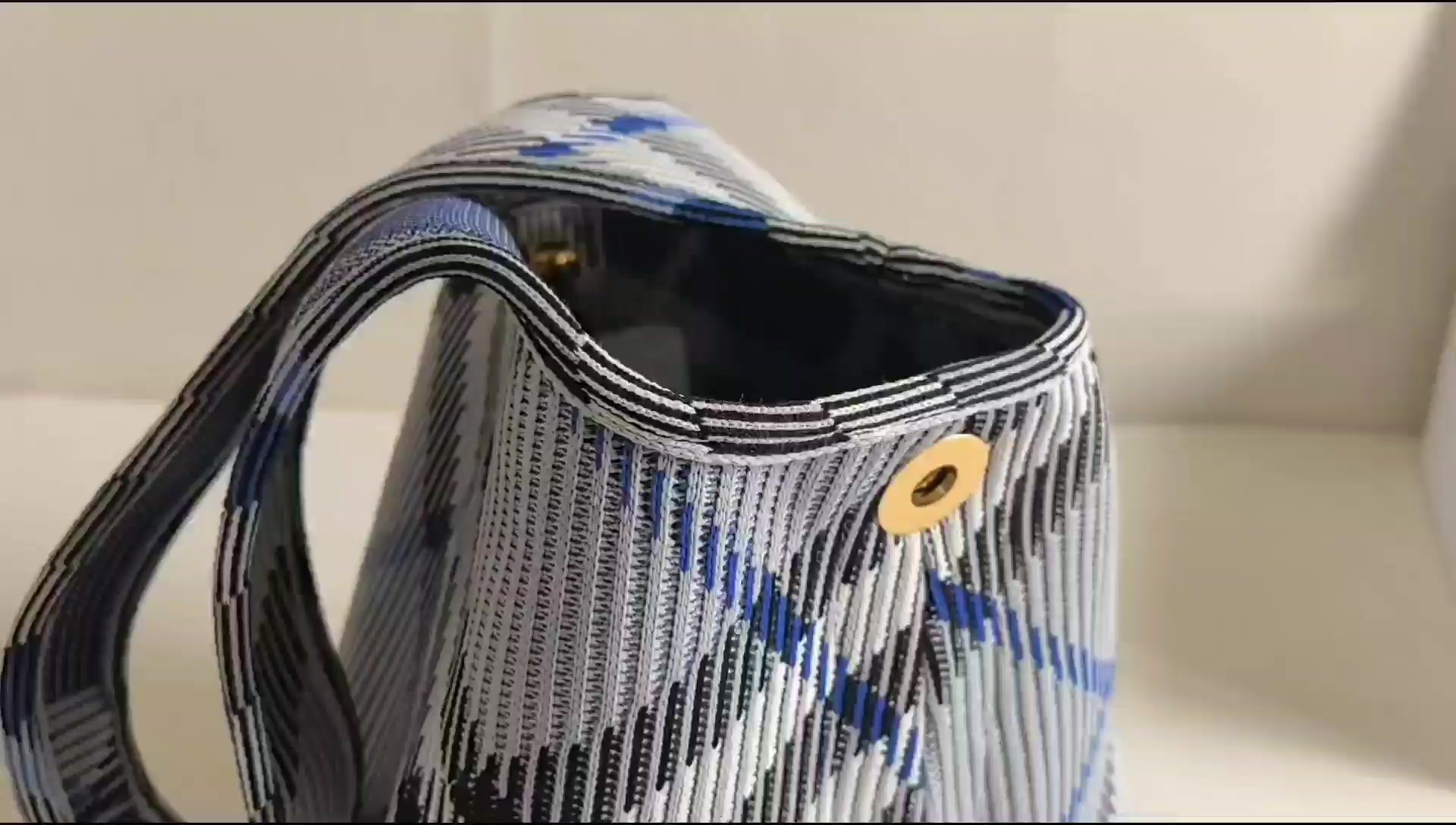Burberry Bags(TOP)-Handbag- quality aaaaa replica ID: BZ7035 $: 199USD,