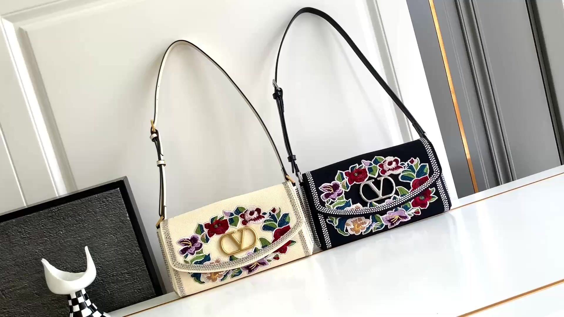 Valentino Bags(4A)-Crossbody- copy aaaaa ID: BZ9057 $: 109USD,