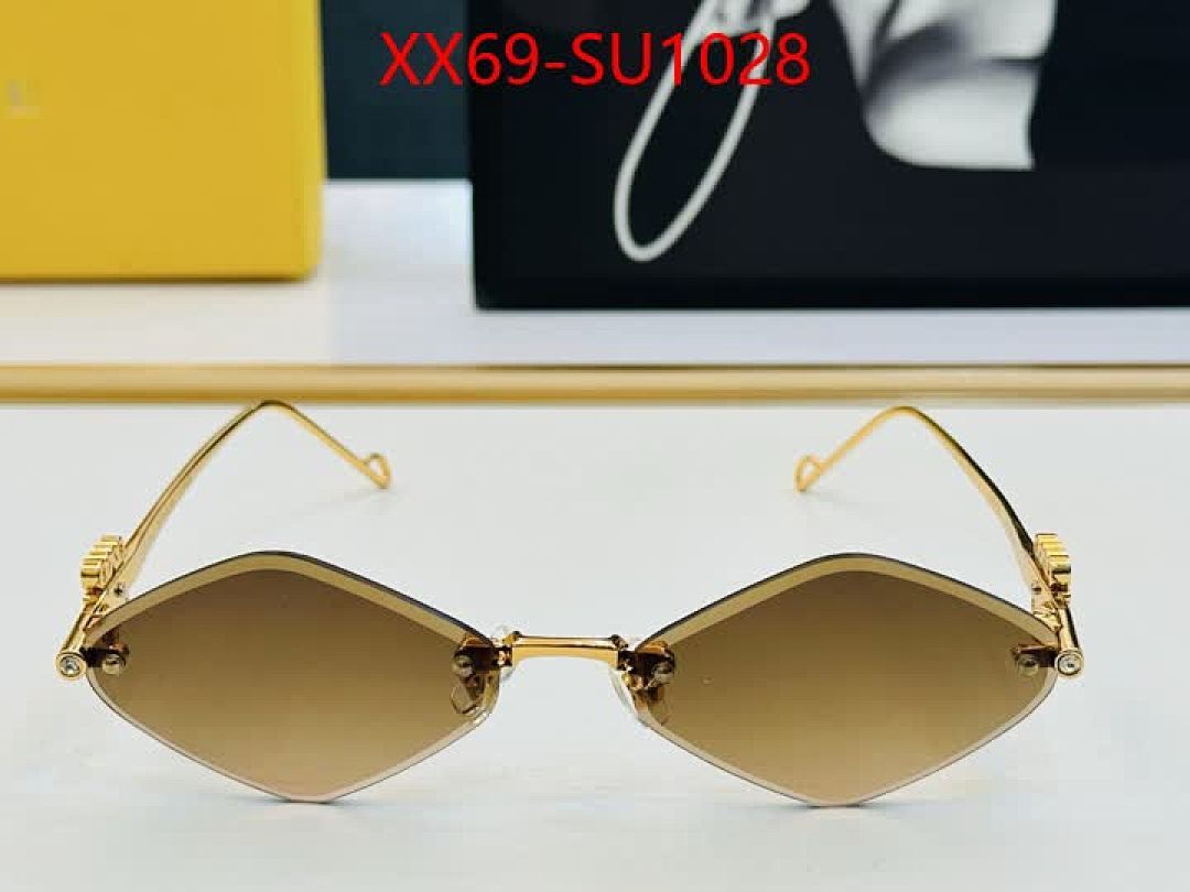 Glasses-Loewe ID: SU1028 $: 69USD