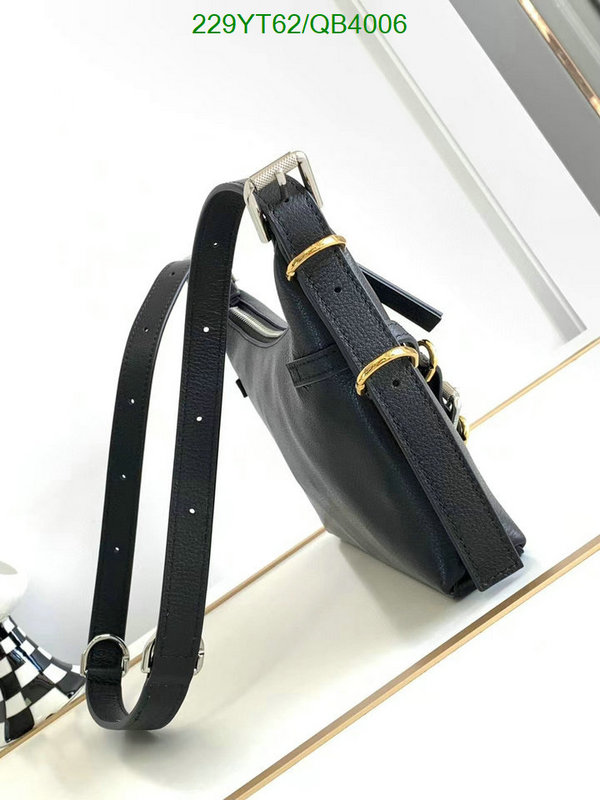 1:1 replica wholesale YUPOO-Givenchy High Quality Fake Bag Code: QB4006