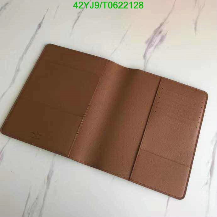 LV Bags-(4A)-Wallet-,Code: T0622128,$: 42USD