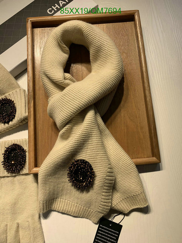 Scarf-Chanel Code: QM7694 $: 85USD