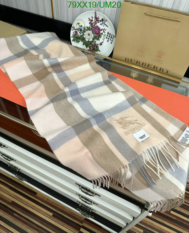 Scarf-Burberry Code: UM20 $: 79USD