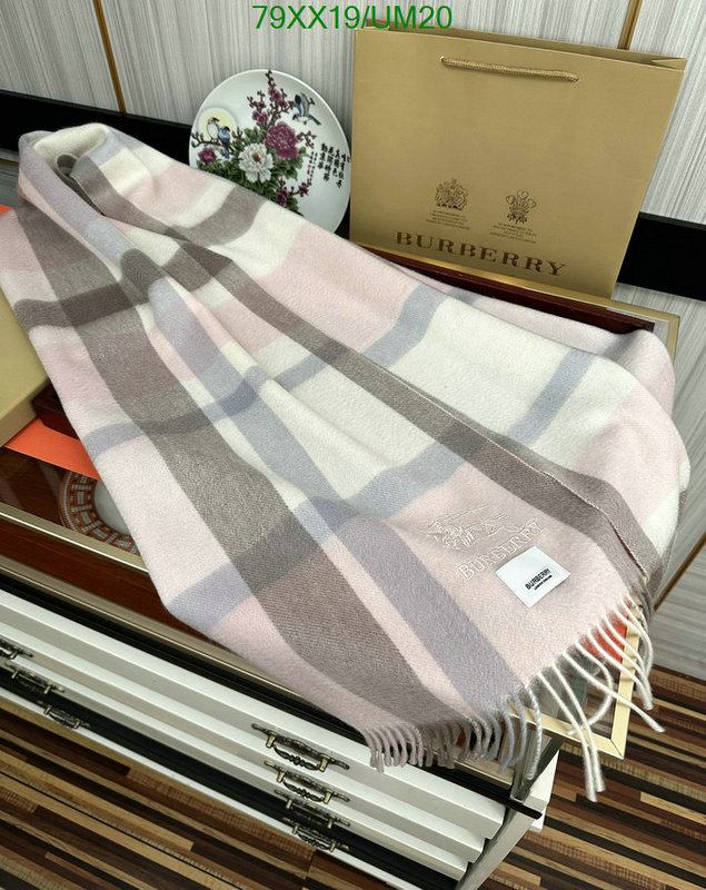 Scarf-Burberry Code: UM20 $: 79USD