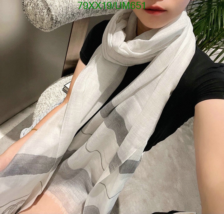 Scarf-Chanel Code: UM651 $: 79USD