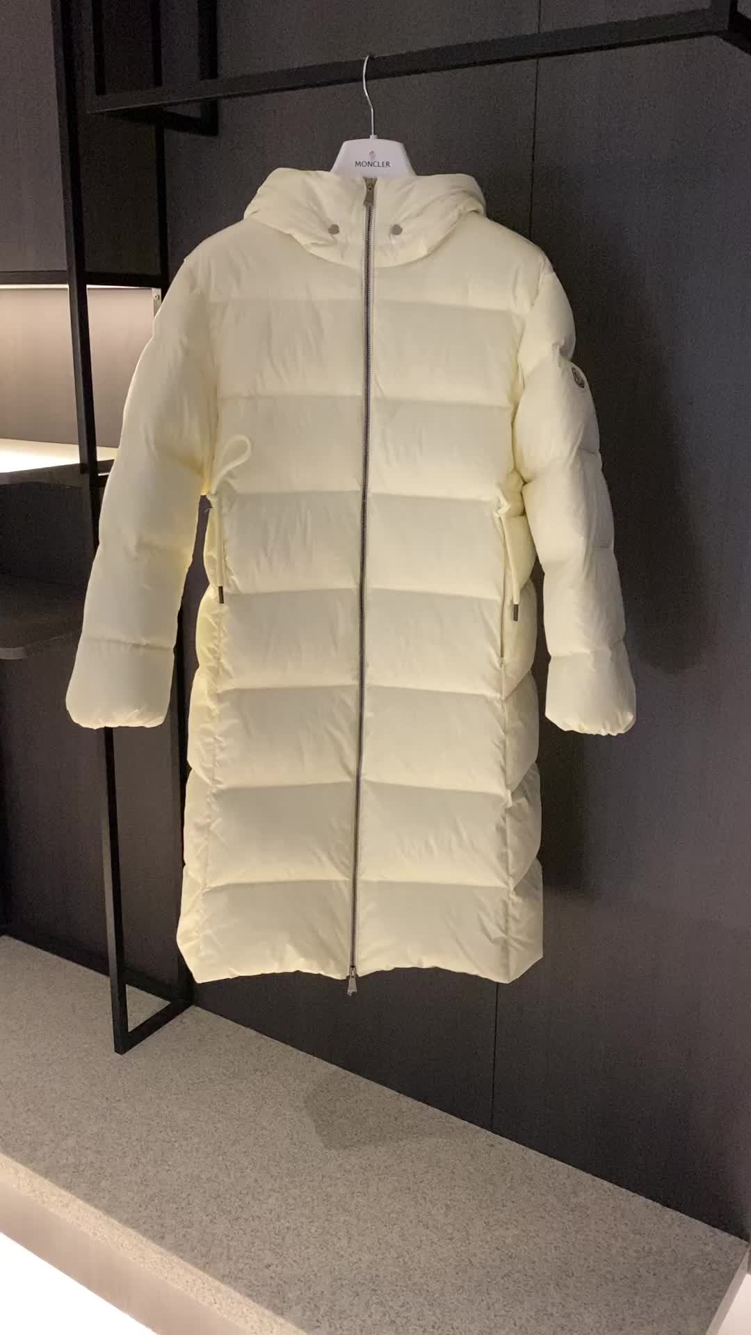 Down jacket Women-Moncler Code: RC6781 $: 225USD