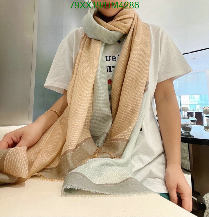 Scarf-Chanel Code: UM4286 $: 79USD