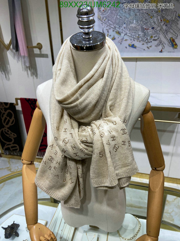 Scarf-Chanel Code: UM6242 $: 89USD