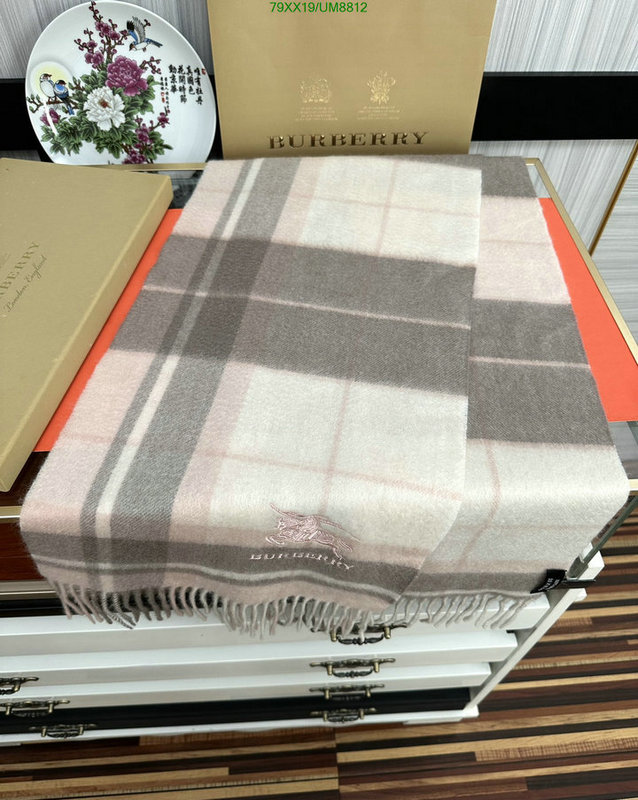 Scarf-Burberry Code: UM8812 $: 79USD