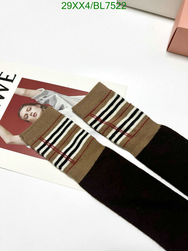 Sock-Burberry Code: BL7522 $: 29USD