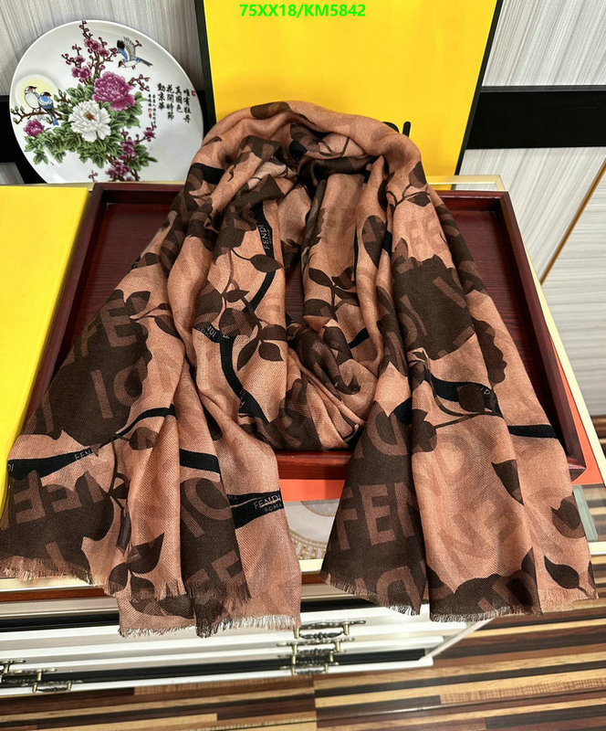 Scarf-Fendi Code: KM5842 $: 75USD