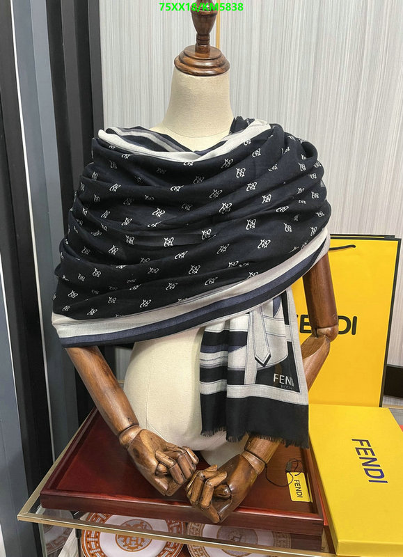 Scarf-Fendi Code: KM5838 $: 75USD