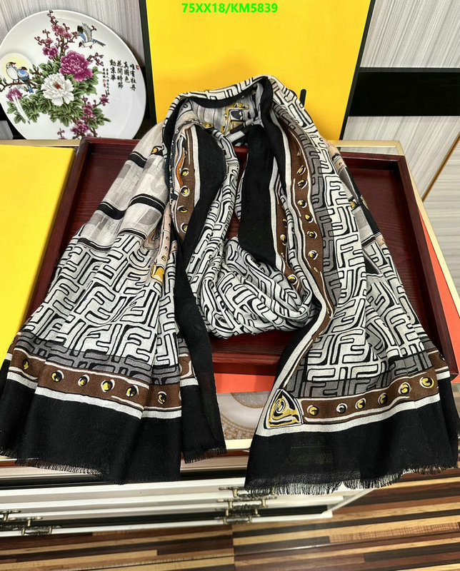 Scarf-Fendi Code: KM5839 $: 75USD