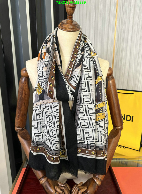 Scarf-Fendi Code: KM5839 $: 75USD