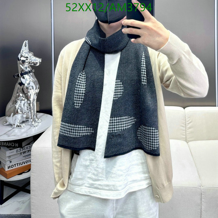 Scarf-Fendi Code: AM3794 $: 52USD