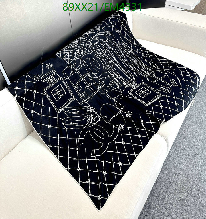 Scarf-Chanel Code: EM4331 $: 89USD