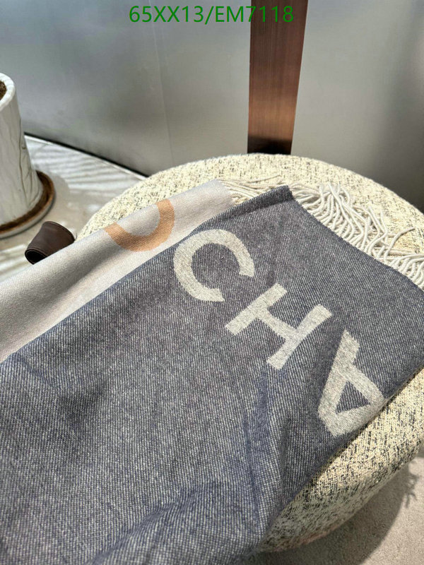 Scarf-Chanel Code: EM7118 $: 65USD