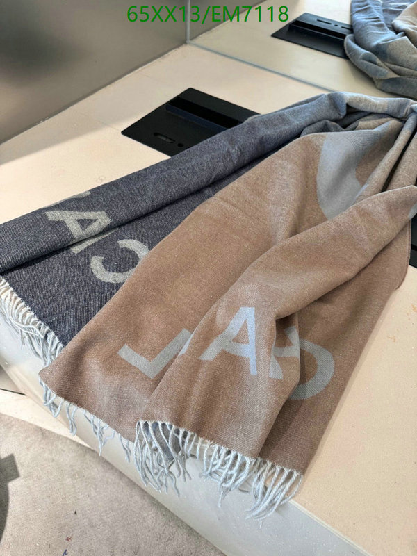 Scarf-Chanel Code: EM7118 $: 65USD