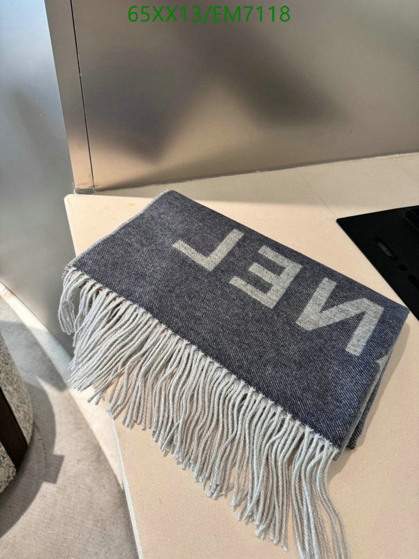 Scarf-Chanel Code: EM7118 $: 65USD