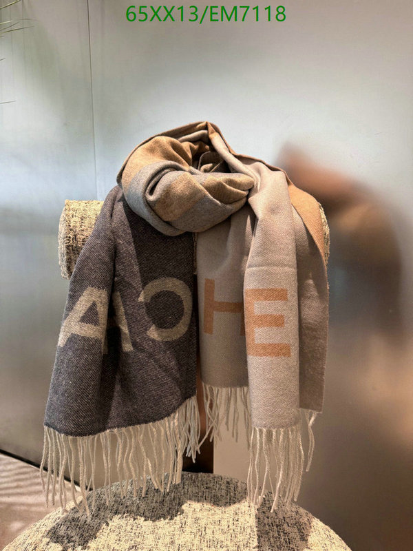 Scarf-Chanel Code: EM7118 $: 65USD