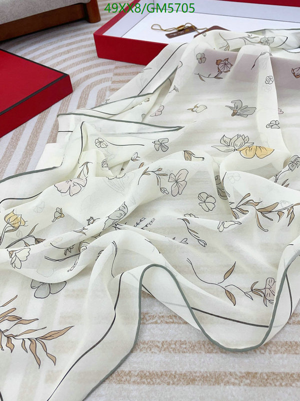Scarf-Chanel Code: GM5705 $: 49USD