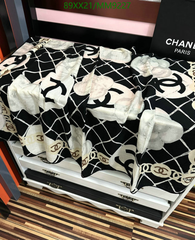 Scarf-Chanel Code: MM9227 $: 89USD