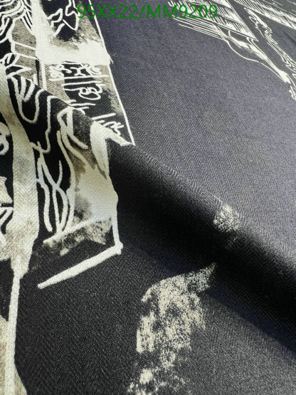 Scarf-Chanel Code: MM9209 $: 95USD