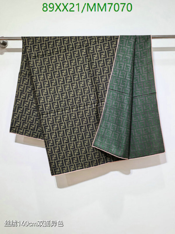 Scarf-Fendi Code: MM7070 $: 89USD