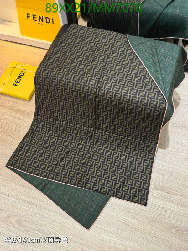 Scarf-Fendi Code: MM7070 $: 89USD