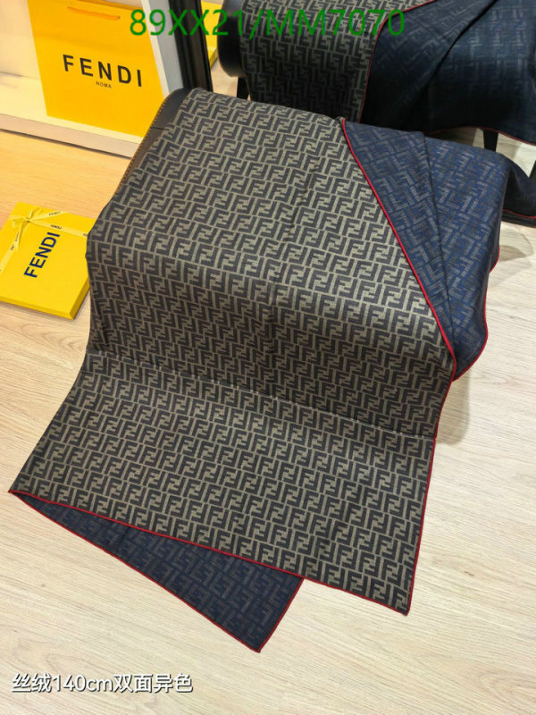 Scarf-Fendi Code: MM7070 $: 89USD