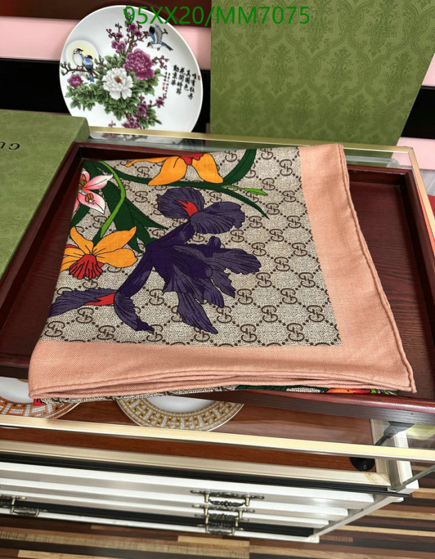 Scarf-Gucci Code: MM7075 $: 95USD