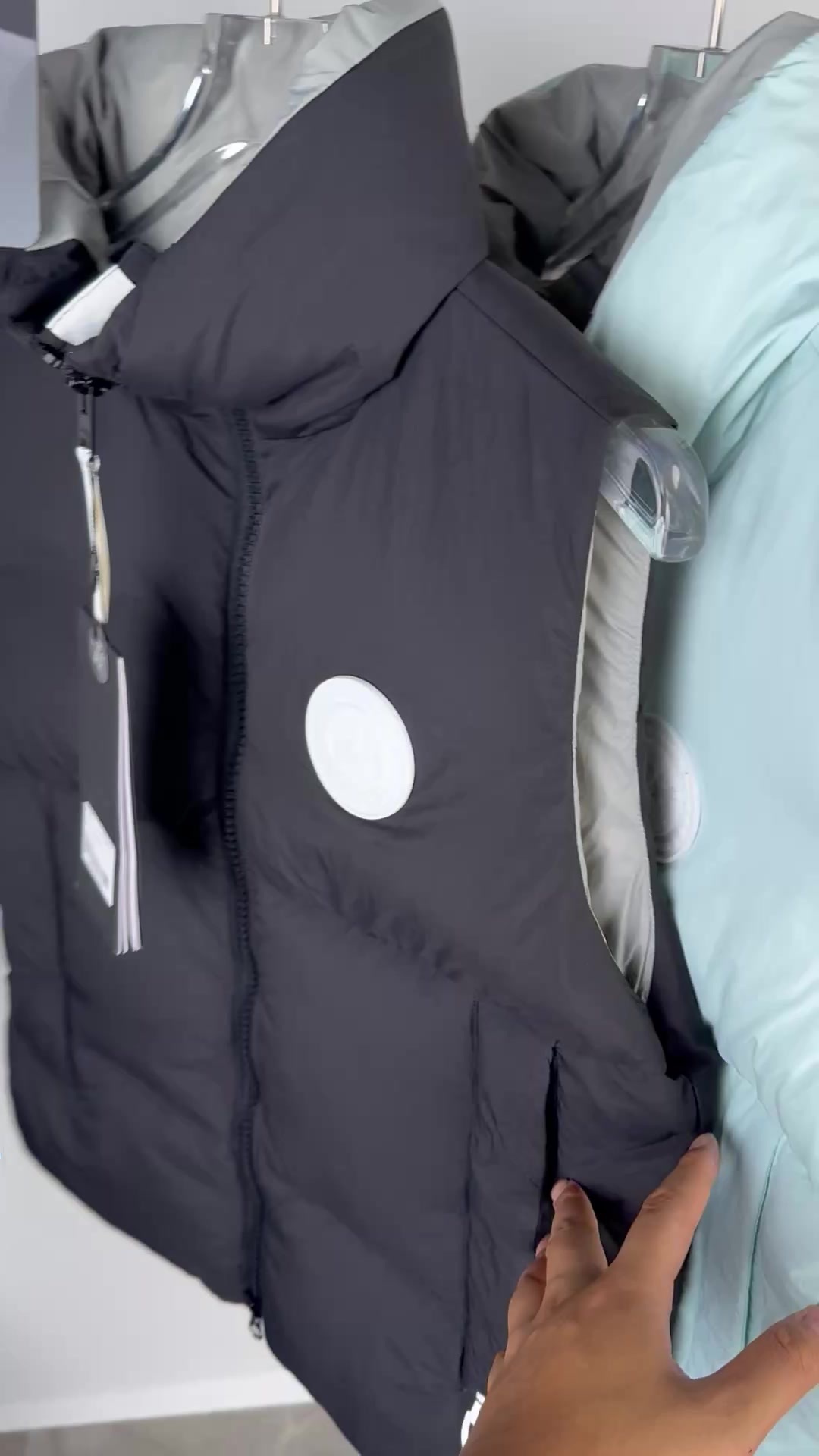Down jacket Women-Canada Goose Code: NC5946 $: 119USD