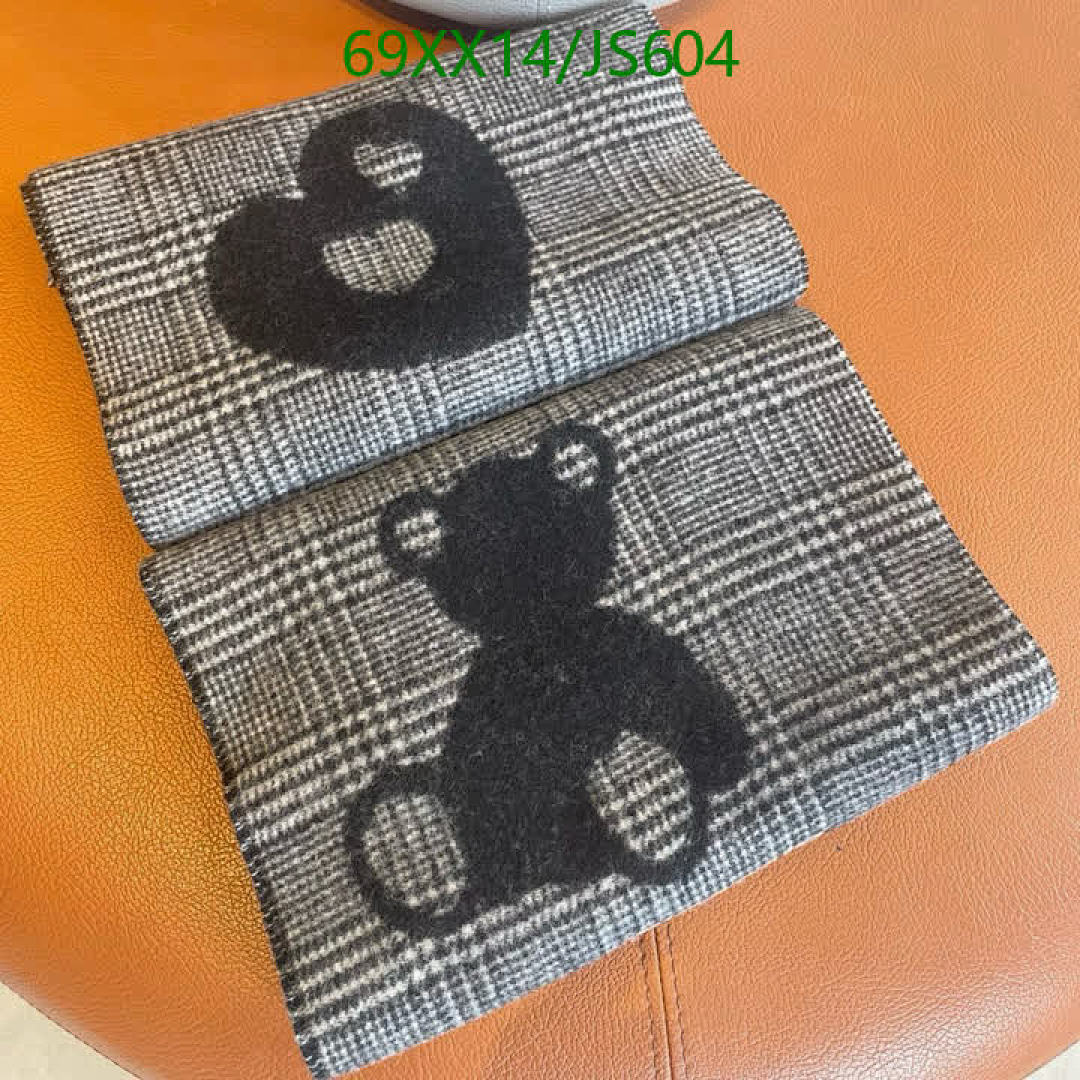 Scarf-Burberry Code: JS604 $: 69USD