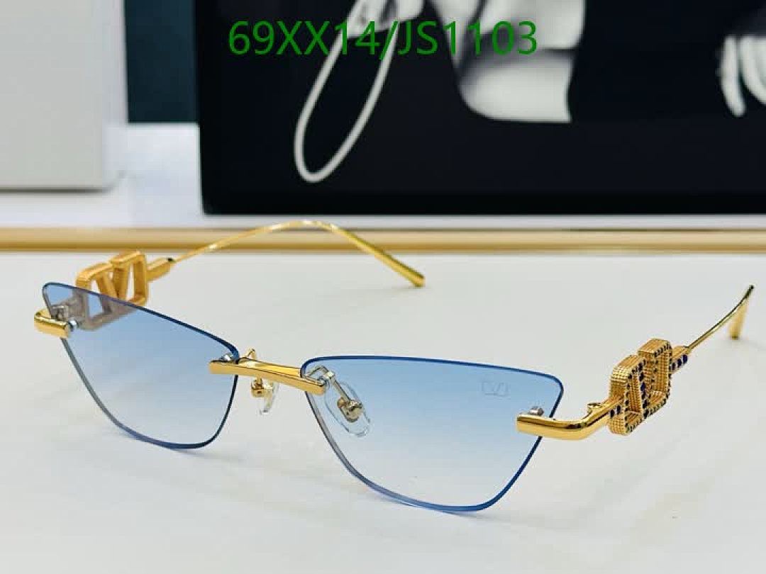 Glasses-Valentino Code: JS1103 $: 69USD