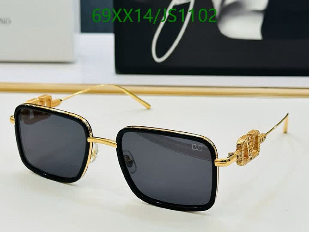 Glasses-Valentino Code: JS1102 $: 69USD