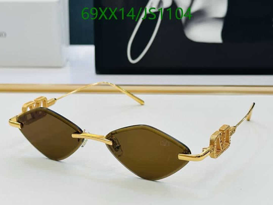 Glasses-Valentino Code: JS1104 $: 69USD