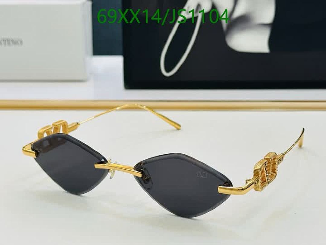 Glasses-Valentino Code: JS1104 $: 69USD