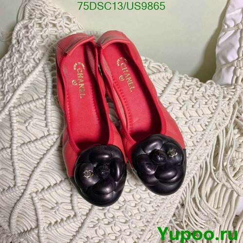 Chanel Women's Ballet Flats in Lambskin & Pigskin Leather with Flower Detail