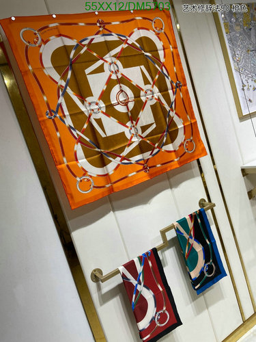 Hermès Silk Scarf 90CM: Luxurious Equestrian Print for Elegant Style