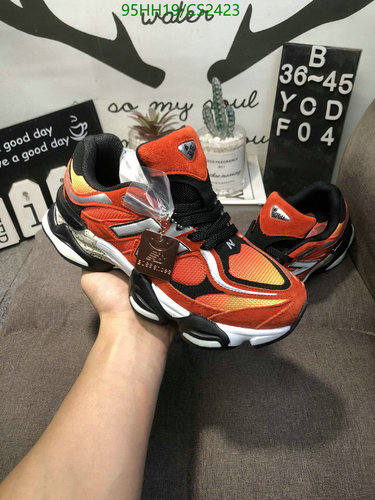 New Balance Unisex Athletic Shoes - Breathable Mesh Sneakers for Active Lifestyles